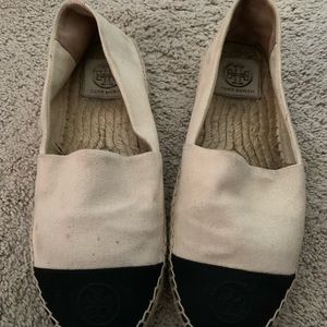 Black and Tan tory shoes